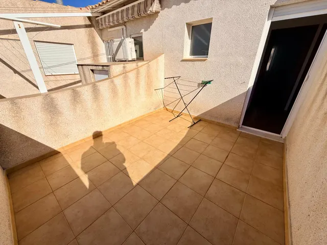 Adosado en planta alta en El Paraíso, Torrevieja — 28