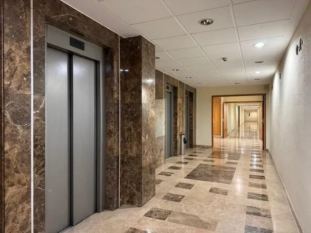 Alquiler de apartamento en el centro , junto a el Corte Ingles, 2 dormitorios, plaza de garaje y trastero — 44