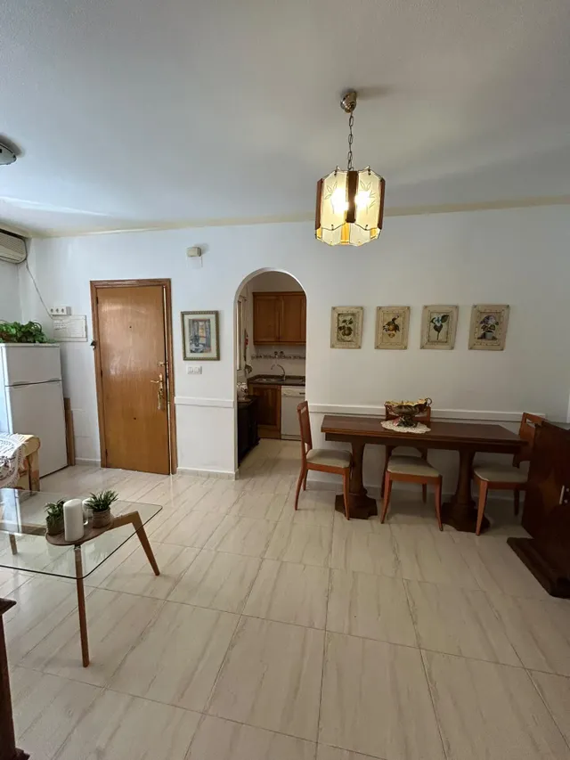 Apartamento cerca del mar, Alicante, Torrevieja. 2 habitaciones, 73 m2, 200 metros del mar — 4