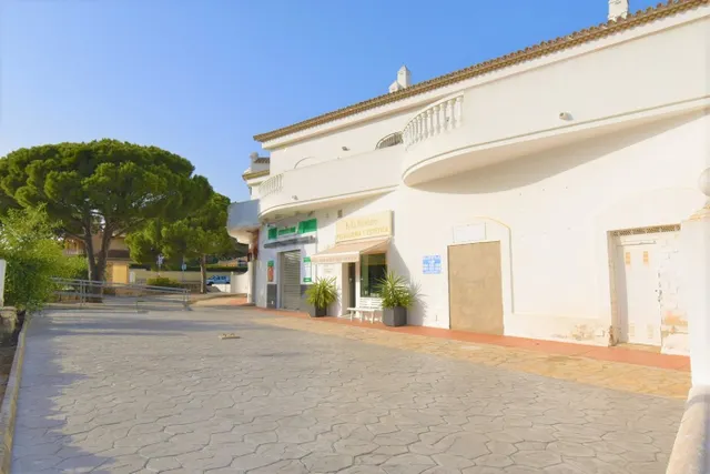 LOCALES EN ALQUILER EN LA BARROSA (141 M2 ESQUINA - 239 M2) — 3