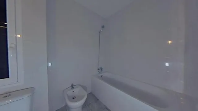 CASA EN VENTA OKUPADA EN C/ JOTA — 10