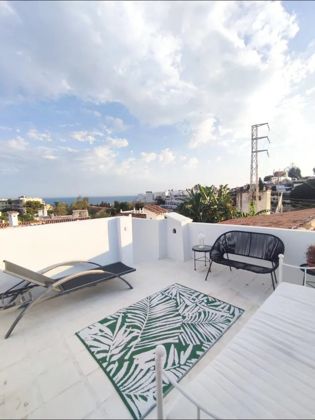 ALQUILER LUMINOSO ADOSADO RECIÉN REFORMADO EN TORREBLANCA DEL SOL-VISTAS AL MAR — 11