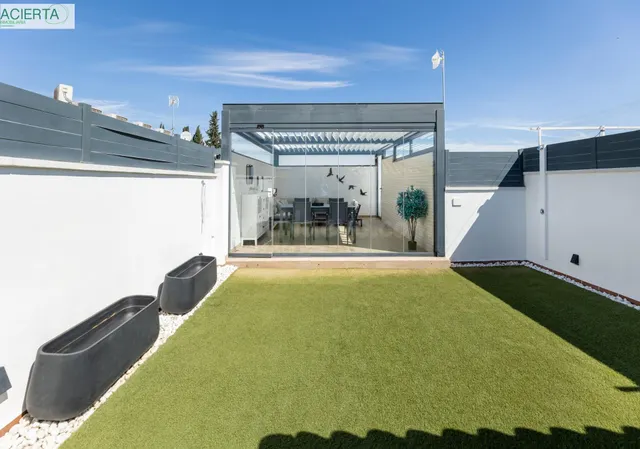 ÁTICO CON PERGOLA BIOCLIMATICA JUNTO AL METRO