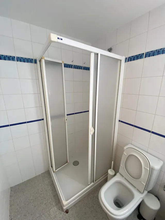 Luminoso y acogedor piso con ascensor en Castillo del Romeral, listo para entrar a vivir — 9