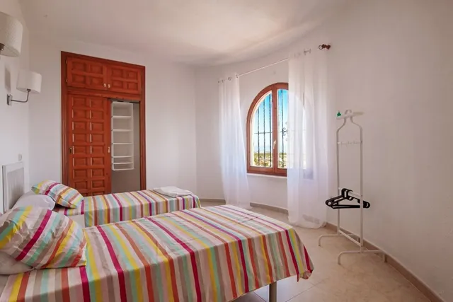 VILLA AUTÉNTICA ESPAÑOLA CON IMPRESIONANTE VISTA PANORÁMICA AL MAR — 21
