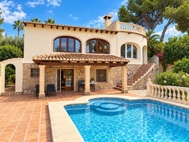 Villa mediterranea · vistas al mar y doble parcela en javea — 13