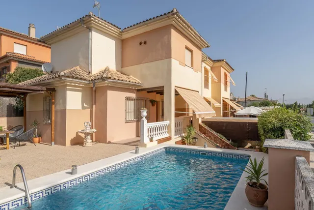 EXCLUSIVA VIVIENDA CON PISCINA PRIVADA EN URBANIZACIÓN "EL TORREÓN" EN ALBOLOTE — 47