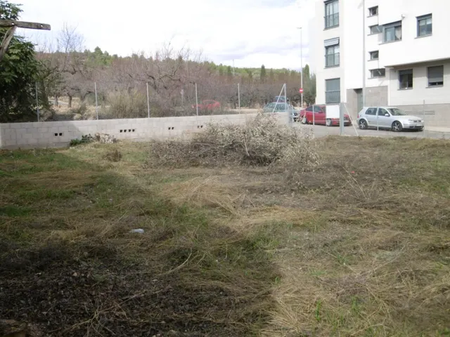 PARCELA URBANA CON CASA DE PIEDRA PARA REHABILITAR — 13