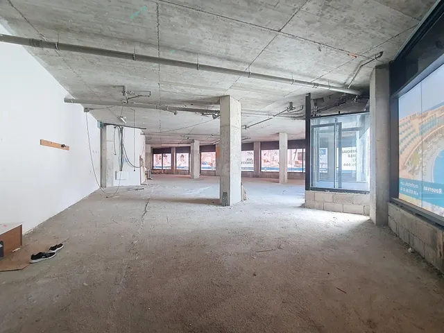Local comercial 397m² en alquiler - Mesa y López - foto 3