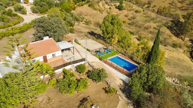 Finca rústica 2 habitaciones 140m² en venta - Polígono - Alrededores - Pedanías — 2