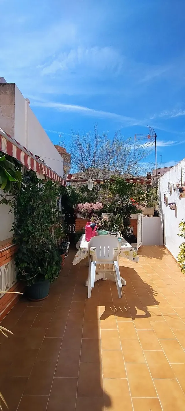 SE VENDE CHALET Y EDIFICIO DE 2 PLANTAS EN PETRER — 34