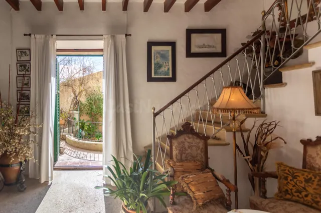 CASA CON CARÁCTER EN EL CENTRO HISTÓRICO DE SINEU