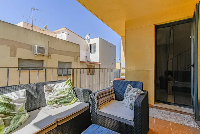 DÚPLEX DE 3 DORMITORIOS CON TERRAZA Y PISCINA COMUNITARIA EN