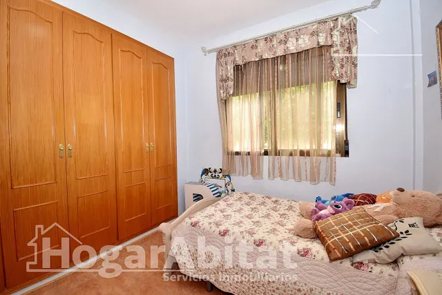 CHALET SEMINUEVO CON GARAJE, PISCINA Y AMPLIA PARCELA — 29