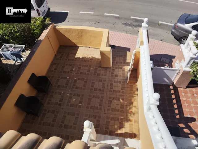 Bungalow pareado con dos terraza, solárium y sótano en Gran Alacant. — 8