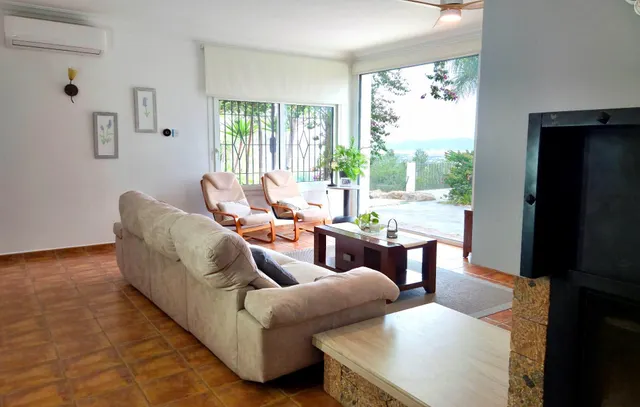 Exclusiva villa ubicada en un entorno natural privilegiado y - foto 4