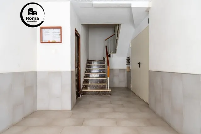 Piso en el centro de Granada, totalmente reformado con dos grandes dormitorios y un baño — 32