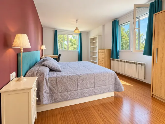 Chalet independiente con piscina privada y 6 dormitorios en La Cañada — 11