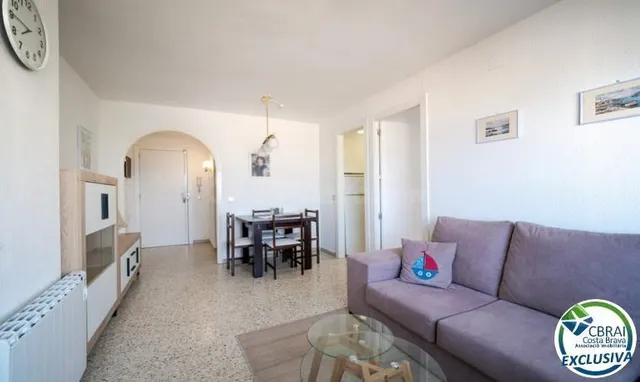 Apartamento idealmente situado en primera línea de mar en Em - foto 5