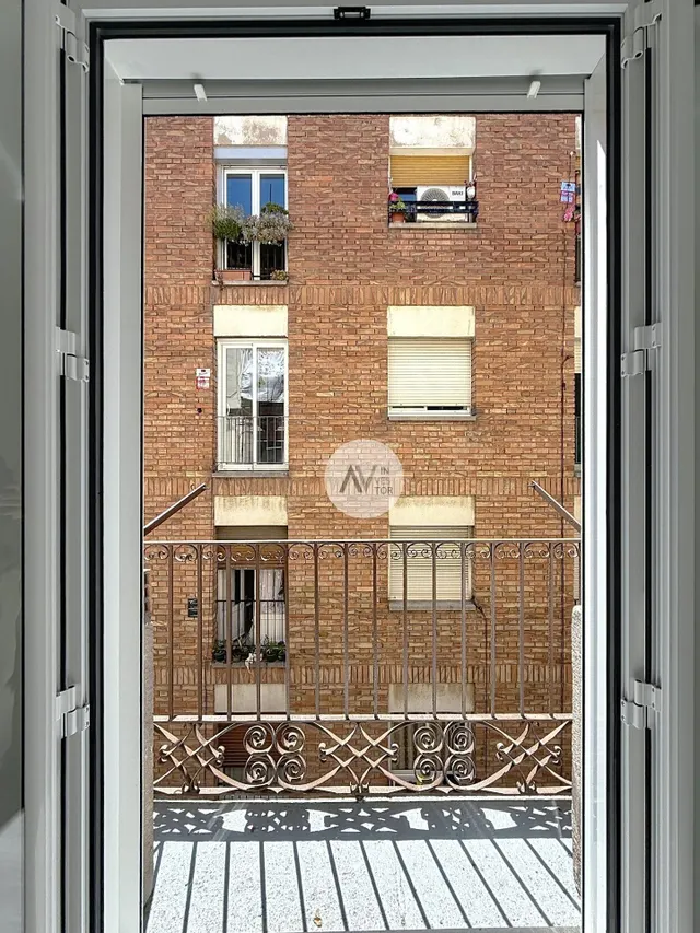 El Raval, reformado, con luz y balcones. Una oportunidad rea - foto 4