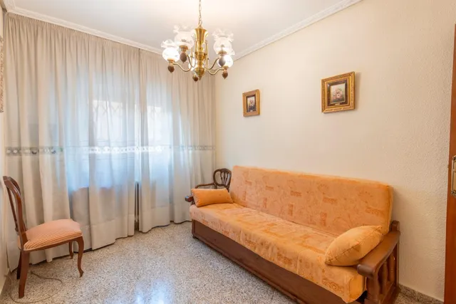 Amplia vivienda de 4 dormitorios con plaza de garaje opcional en Granada — 15