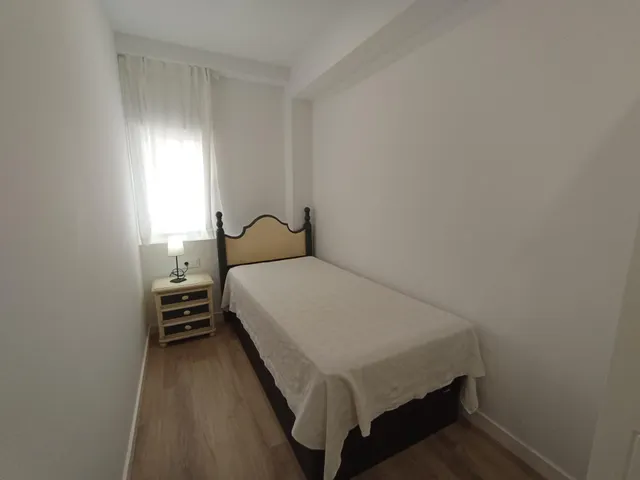 SE ALQUILA COQUETA VIVIENDA REFORMADA CON MUEBLES DE DISEÑO Y PLAZA DE GARAJE     ( DIPONIBLE EN NOVIEMBRE) — 13