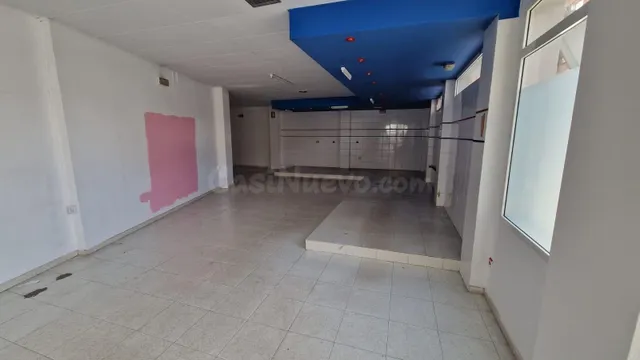 SE VENDE O SE ALQUILA LOCAL EN ZONA ALTA. AV CASTILLO Nº5 — 5
