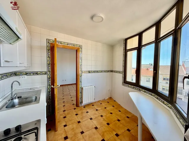 Piso exterior para entrar a vivir en 2ª planta de edificio sin ascensor. Con 115 m2 construidos, 3 dormitorios, 2 baños y terraza. — 8