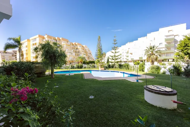 FANTASTICO PISO CON TERRAZA JUNTO AL MAR — 25