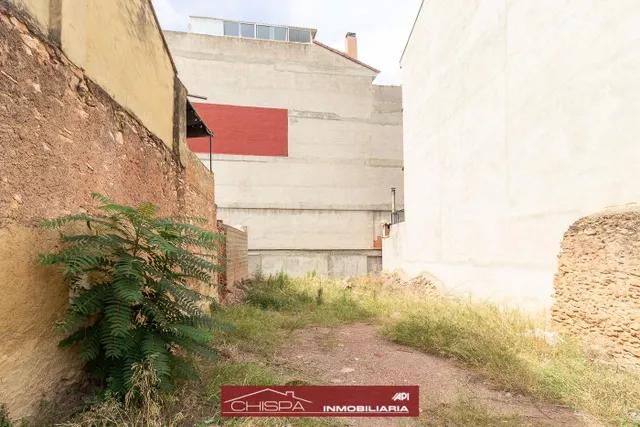 Solar urbano con proyecto para siete viviendas - foto 2
