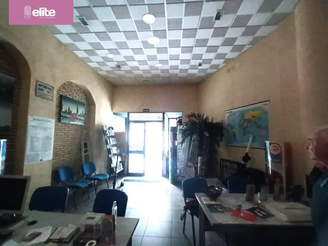 LOCAL EN EL CENTRO DE JEREZ CON GRAN AFLUENCIA DE PASO!! — 2