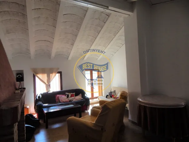 BONITA CASA EN CASCO ANTIGUO DE AGULLENT — 5