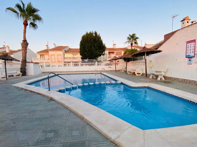 Apartamento de 2 dormitorios con terraza y piscina en El Edén, Guardamar del Segura — 17