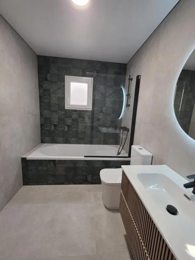 Apartamento con terraza, Alicante, Torrevieja, Playa de los Locos. 3 habitaciones, 110 m2, 200 metros al mar — 11
