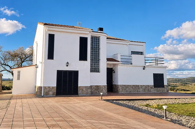 ¡EN ALQUILER! CHALET INDEPENDIENTE CON 3 HÉCTAREAS DE PARCEL