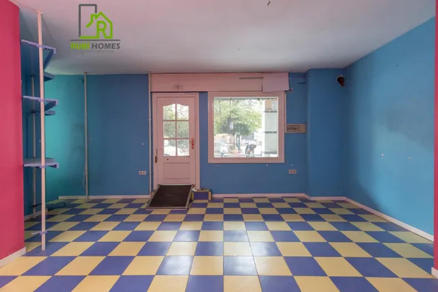 Local comercial en venta en calle agustina de aragón — 11