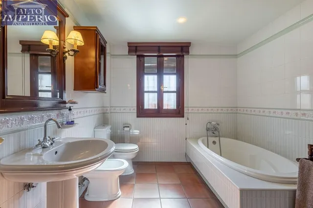 INCREÍBLE CHALET INDEPENDIENTE EN ZONA PRIVILEGIADA — 18