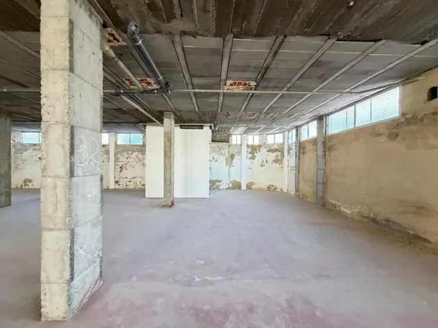 Local comercial 2800m² en venta - Estacion de autobuses — 28