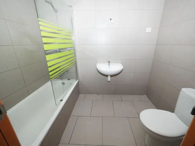 SE VENDE PISO SEMI-NUEVO EN SABADELL, ZONA LA CREU DE BARBERA — 9