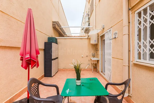 Dúplex amplio de 5 dormitorios con patio, terraza y buhardilla en San José de la Montaña — 2