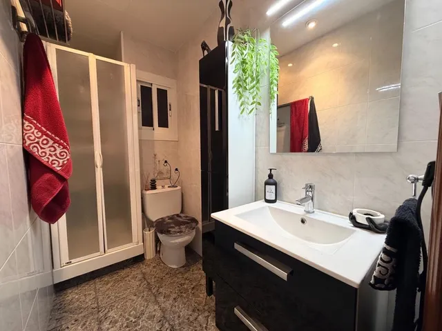Piso impecable de 2 habitaciones con balcón en Badalona — 14