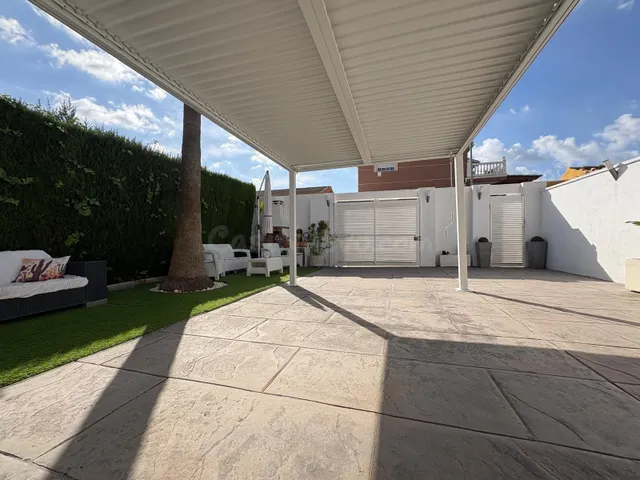 Chalet pareado seminuevo en zona de maravisa de la Pobla de Vallbona — 2