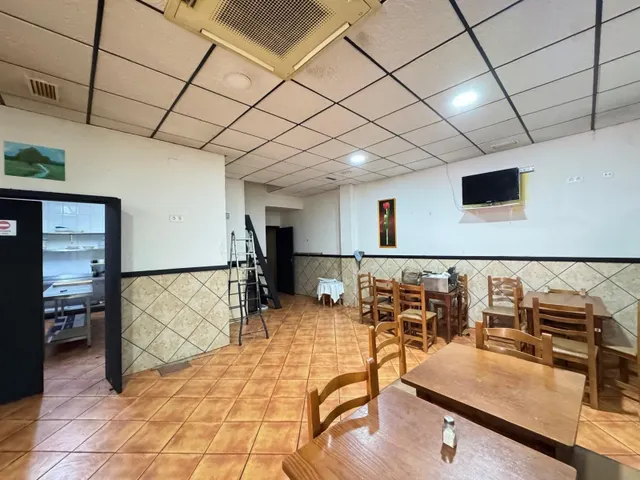 Local comercial 159m² en venta - Estacion de autobuses — 17