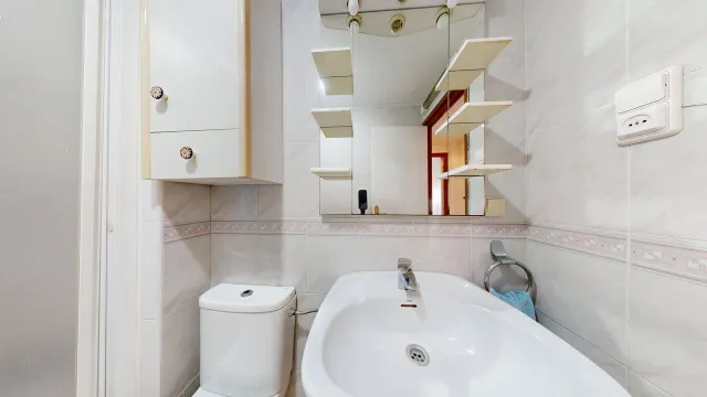 Piso de 65m2. Distribuido en tres dormitorios, salón con terraza, cocina con galería y baño — 22