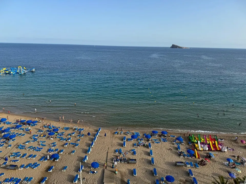 Exclusivo Piso en Primera Línea de Playa en Benidorm por €3500 alquiler anual