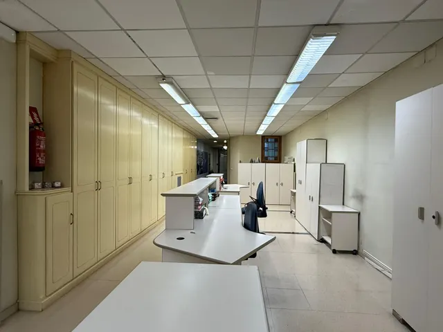 LOCAL IDEAL PARA OFICINAS AL CENTRO DE IGUALADA!!! — 2
