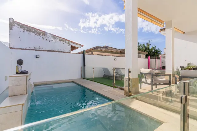 ESPECTACULAR CHALET EN CHICLANA — 48