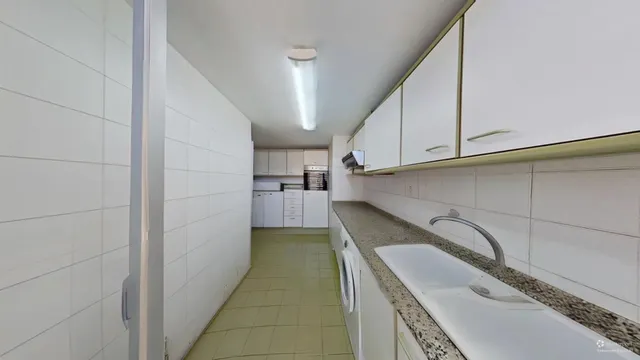 EXCELENTE ZONA, PISO TOTALMENTE EXTERIOR CON LA MEJOR ORIENTACION- ESTE, MUY LUMINOSO, 7º PISO, BUENA FINCA CARAVISTA. — 18
