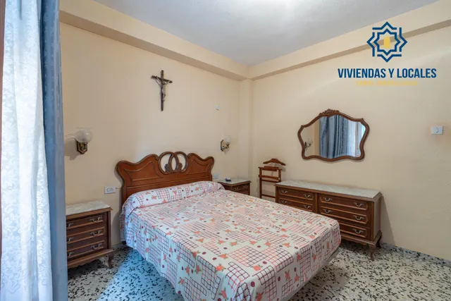 Piso de 3 dormitorios en calle milán, zaidín | muy luminoso y con gran potencial — 14