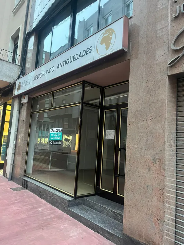 SE ALQUILA LOCAL EN EL CENTRO DE PONFERRADA. — 5